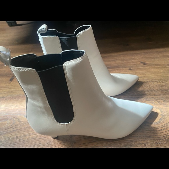 Kendall and Kylie White Boots - Picture 2 of 5